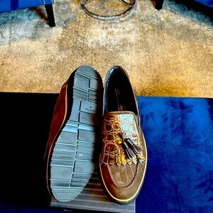 Sporty slip on tassel loafers